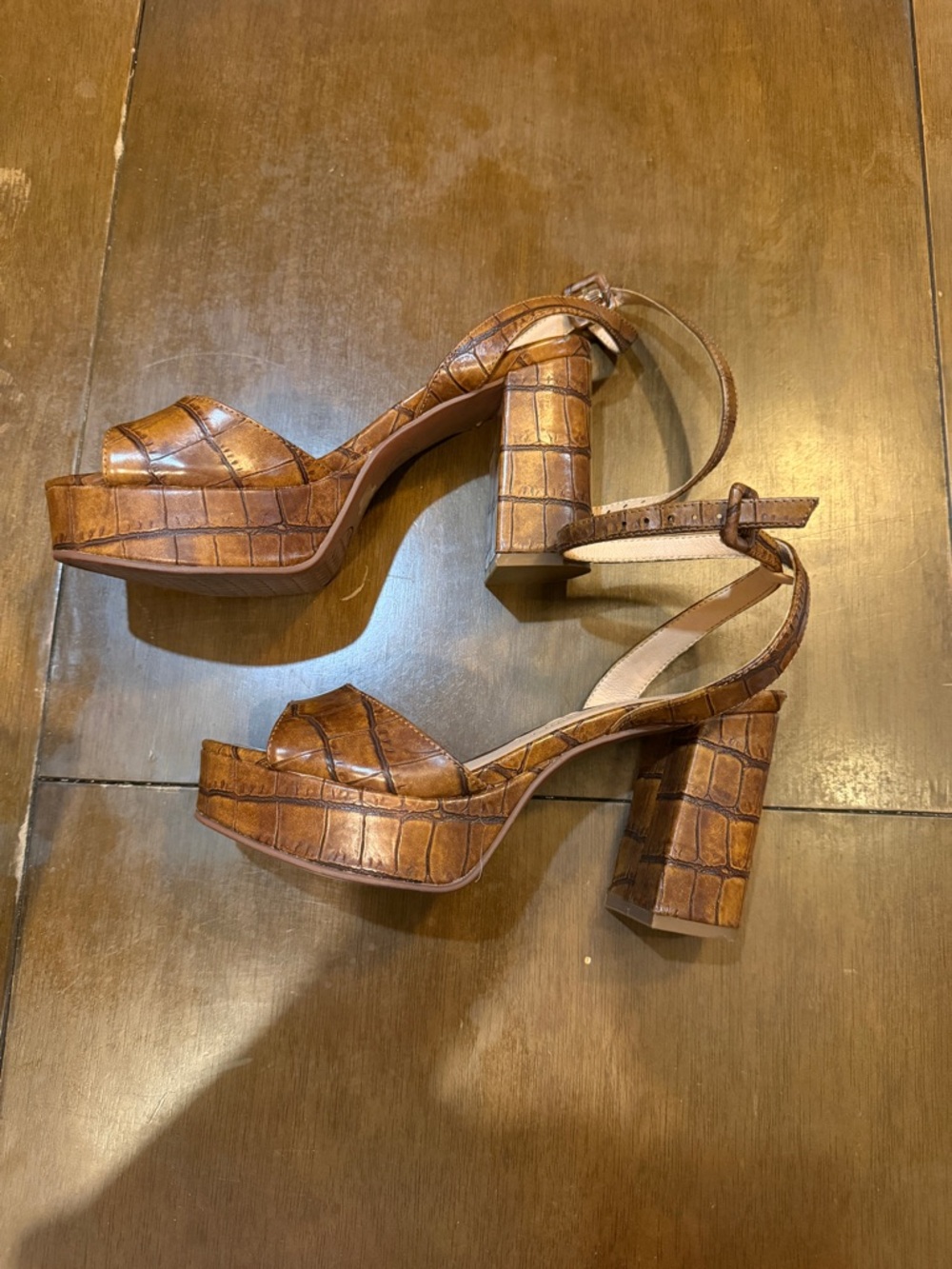 Chinese laundry size 6Platform Block Heel Sandals in Brown Croc-Embossed Leather